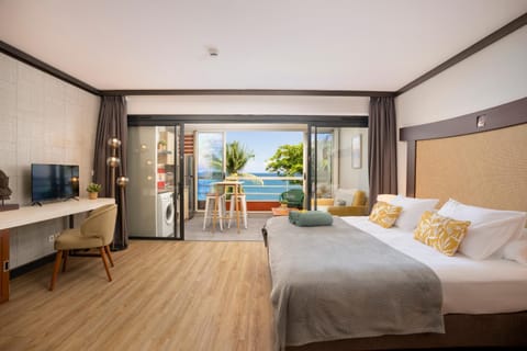 Natural landscape, Photo of the whole room, Seating area, Bedroom, Sea view