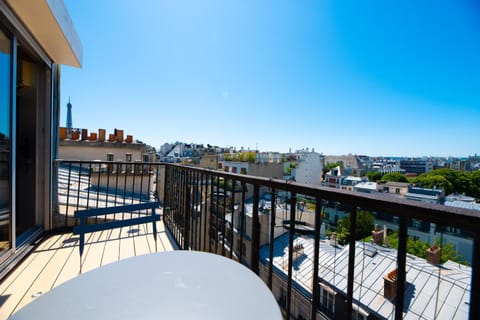 View (from property/room), Balcony/Terrace, City view