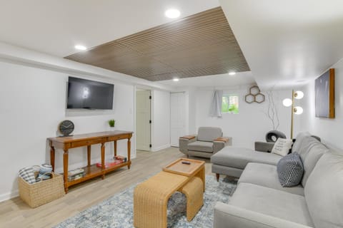 2 Mi to Logan Square Pet-Friendly Urban Oasis! Apartment in Chicago