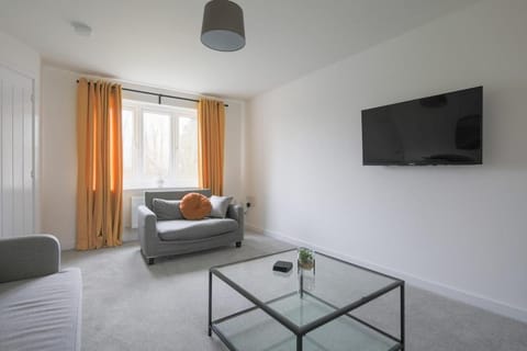 The Haven – Modern 4-Bed Home with Garden Bed and Breakfast in Cardiff
