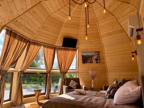 Bed, TV and multimedia, Photo of the whole room, Seating area, Bedroom