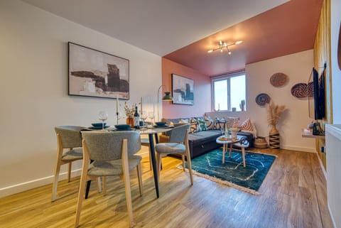 Living room, Seating area, Dining area