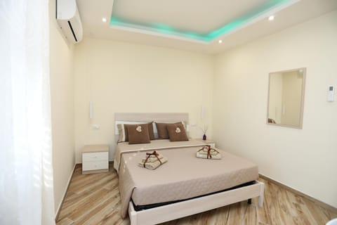 Bed, Photo of the whole room, Bedroom, air conditioner