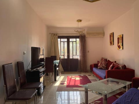 Communal lounge/ TV room, TV and multimedia, Living room, Seating area, Dining area, Evening entertainment, air conditioner