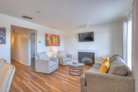 Riverfront Retreat-Near Broadway, Pool, Park Free House in East Nashville