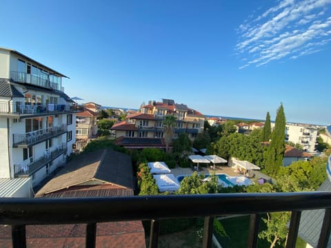View (from property/room), Balcony/Terrace, City view
