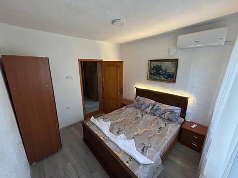 Bed, Photo of the whole room, Bedroom, towels, wardrobe, air conditioner