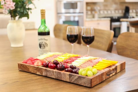 Food and drinks, Dining area, Food, Drinks