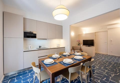 Elegant & Modern 4Bedroom Home in Central Sorrento Apartment in Sorrento