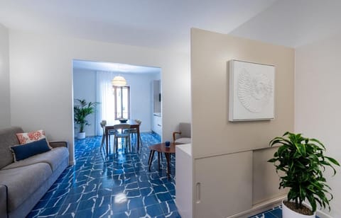 Elegant & Modern 4Bedroom Home in Central Sorrento Apartment in Sorrento