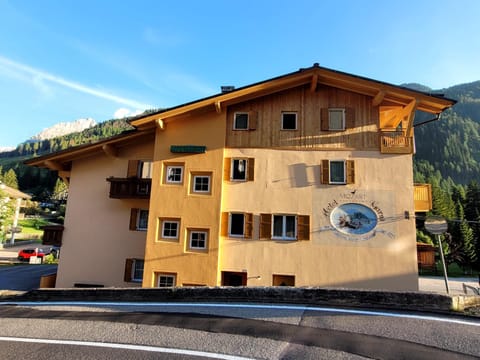 Property building, Facade/entrance, acessibility