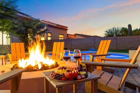 Dream And Drift Luxe Pool Spa Pool Table Firepit Paradise Villa in Casa Grande