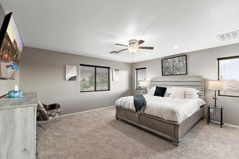 Dream And Drift Luxe Pool Spa Pool Table Firepit Paradise Villa in Casa Grande