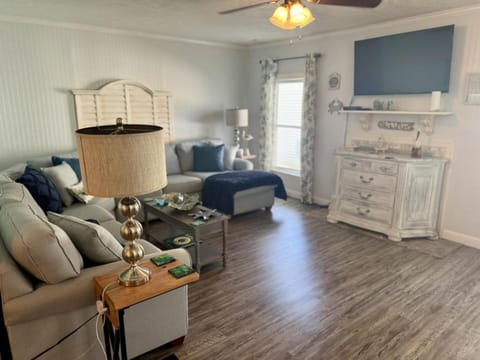 Ocean Lakes 2 golf cart 4 bedroom House in Surfside Beach