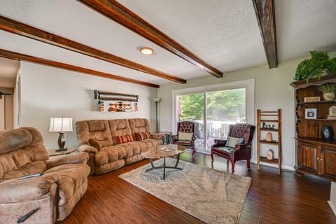 Golf Course Views and Games Galore - Vine Grove Gem! House in Indiana