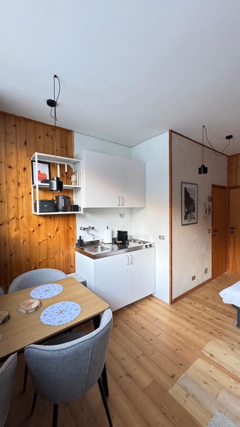 Kitchen or kitchenette, Dining area, pet friendly, stove