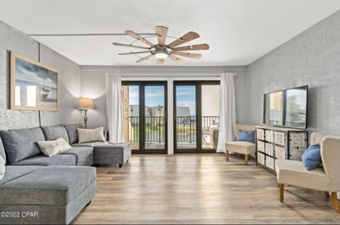 4BR Resort Home Ocean Views Sounds House in Lower Grand Lagoon