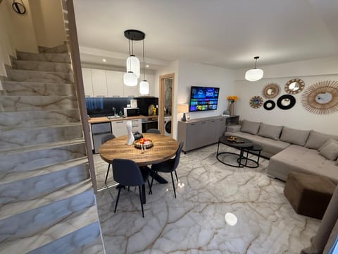 TV and multimedia, Kitchen or kitchenette, Living room, Dining area