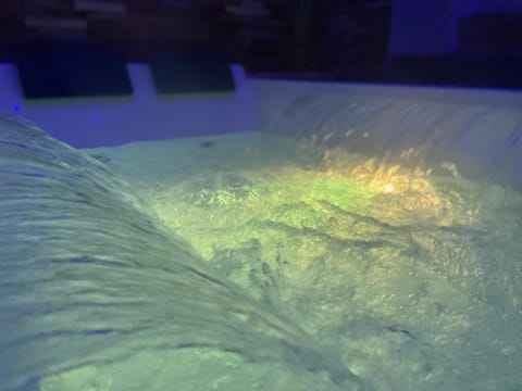 Hot Tub, Hot Tub