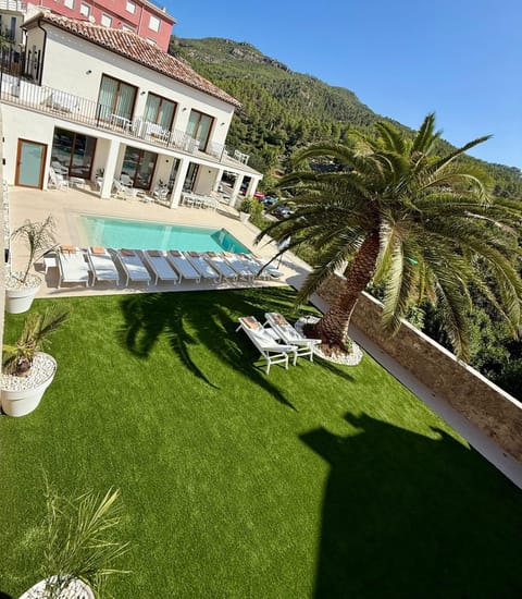 Property building, Patio, Day, Natural landscape, Garden, Garden view, Mountain view, Pool view, Swimming pool