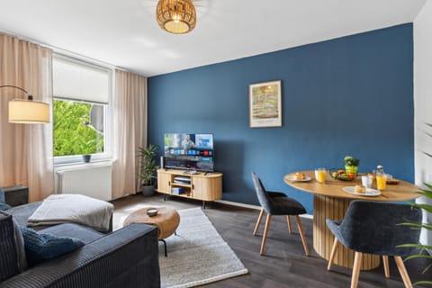 Communal lounge/ TV room, TV and multimedia, Living room, Photo of the whole room, Seating area, Dining area