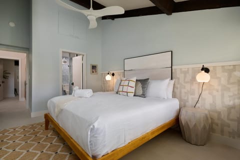 Modern 3-Bedroom Condo near Kamaole III Beach with Ocean Views Apartment in Wailea