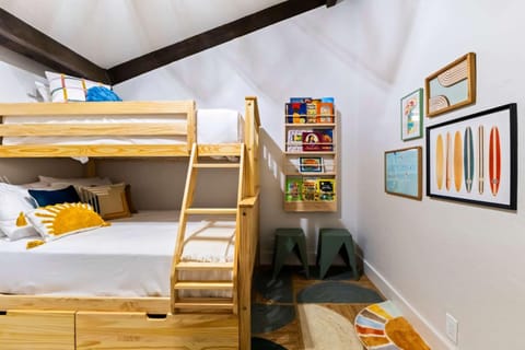 Modern 3-Bedroom Condo near Kamaole III Beach with Ocean Views Apartment in Wailea