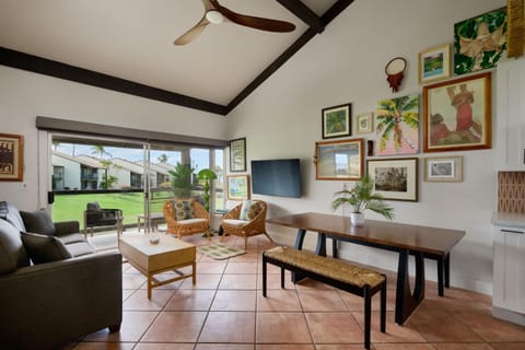 Modern 3-Bedroom Condo near Kamaole III Beach with Ocean Views Apartment in Wailea