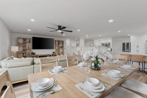 All-New Luxe Stay Views, Sauna & Hot Tub villa Villa in Holladay