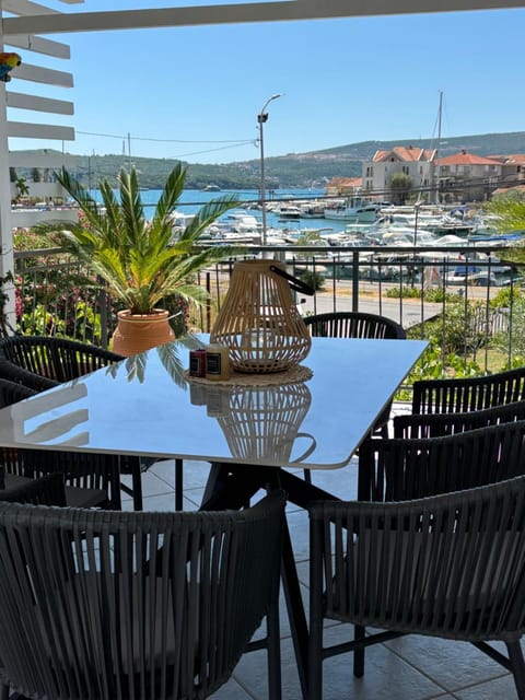 Balcony/Terrace, Seating area, Dining area, Mountain view, Sea view