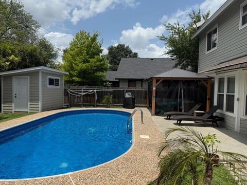 Three Palm Rentals House in San Antonio