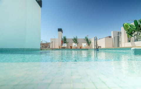 Day, Swimming pool, sunbed