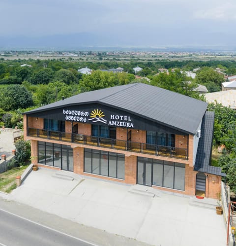 Property building, Day, Neighbourhood, Parking