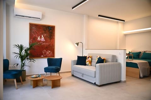 Bed, Seating area