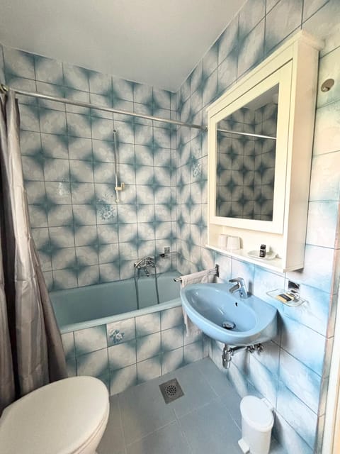 Toilet, Bathroom, Bath