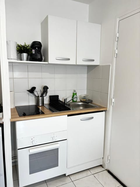 Ciné à la maison ! Studio à 2 min du métro Apartment in Saint-Denis, France