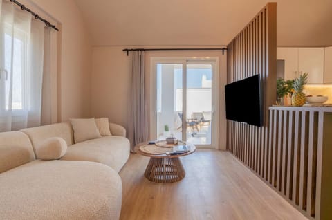 Communal lounge/ TV room, TV and multimedia, Living room, Seating area, Evening entertainment