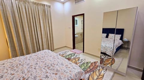 Elegant 5-bedroom Apartment near Al-Khan Beach Apartment in Al Sharjah