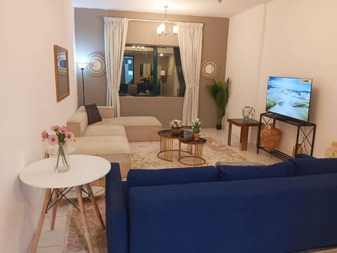 Beautiful 3-bedroom Family Apartment near Buhaira Corniche Apartment in Al Sharjah