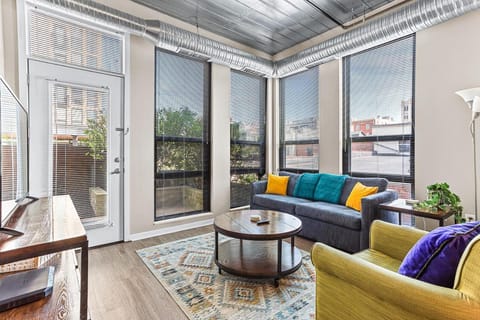 2 Luxe 2BR Apts Near Big House w Parking & Gym Apartment in Ann Arbor