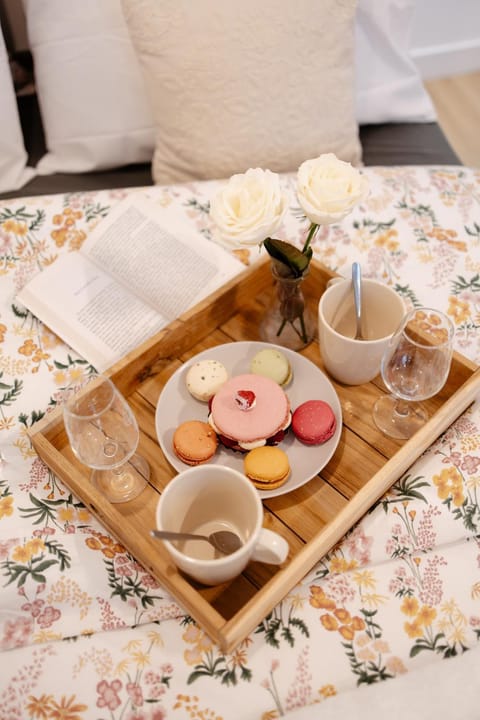 Entertainment, Lunch