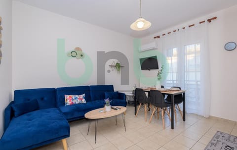 TV and multimedia, Living room, Seating area, Dining area, air conditioner