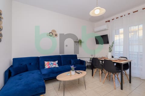 TV and multimedia, Living room, Seating area, Dining area, air conditioner