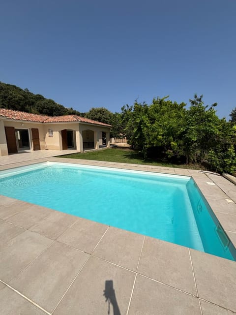 Property building, Day, Pool view, Swimming pool