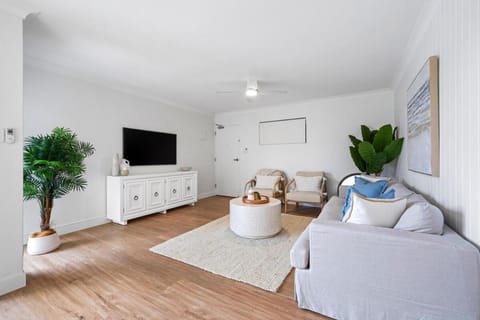 Communal lounge/ TV room, TV and multimedia, Living room, Seating area