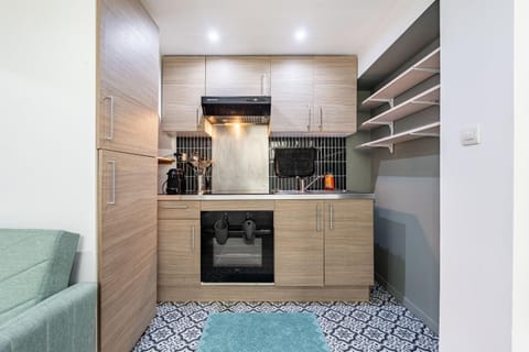 Kitchen or kitchenette, oven, stove