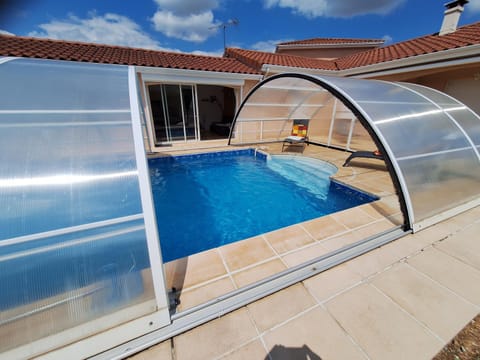 Gite avec piscine privée House in Auvergne-Rhône-Alpes