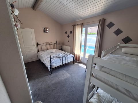 Gite avec piscine privée House in Auvergne-Rhône-Alpes