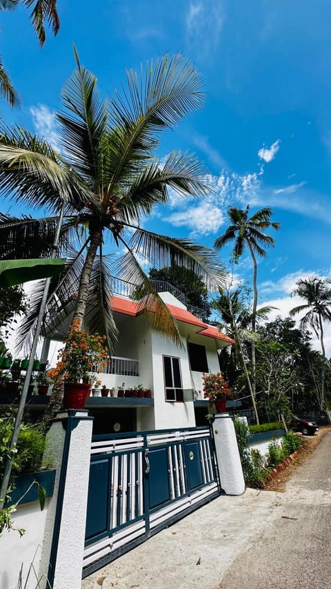 Property building, Day, Garden, Garden view