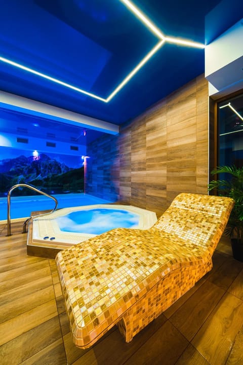 Hot Tub, Swimming pool